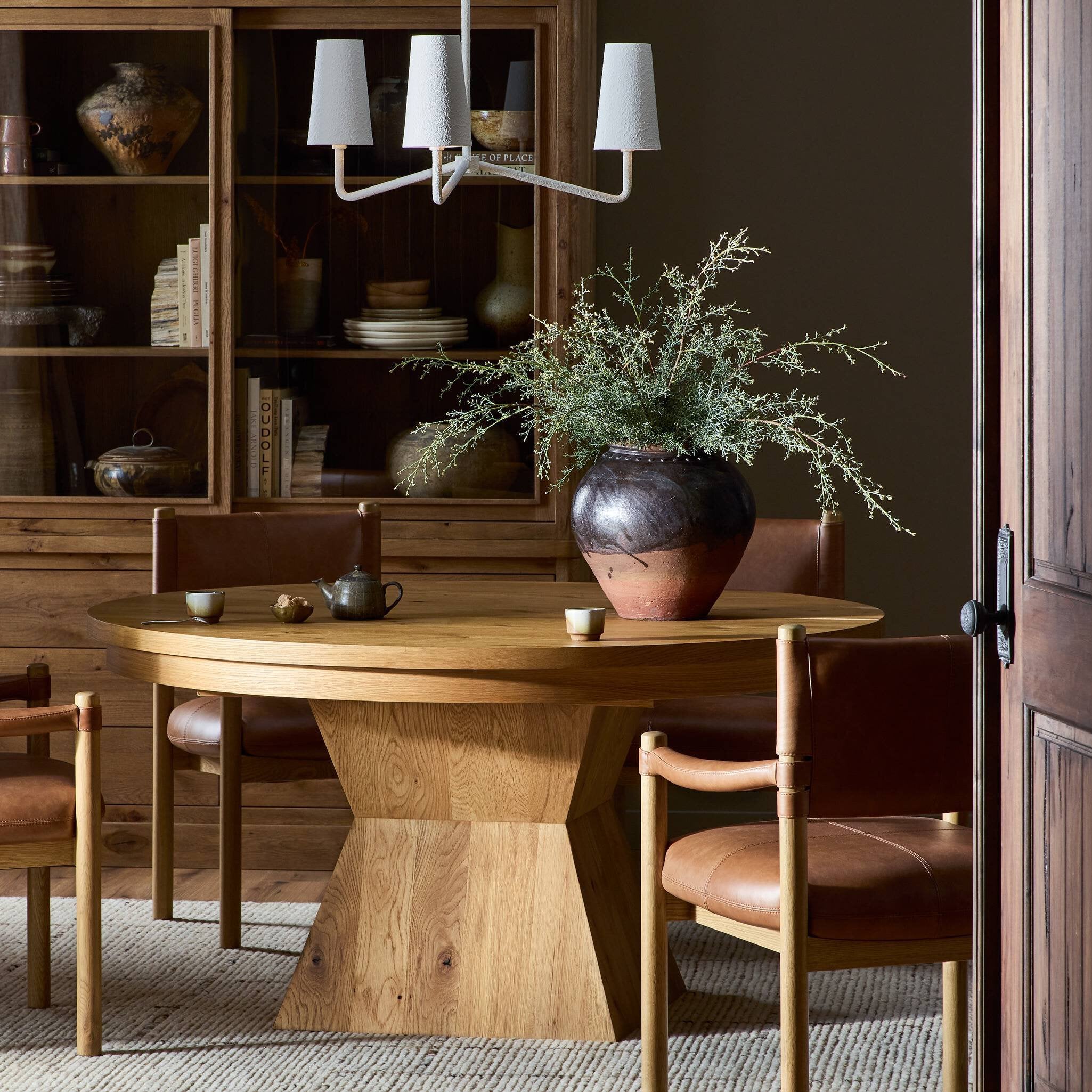 Leif Round Extension Dining Table