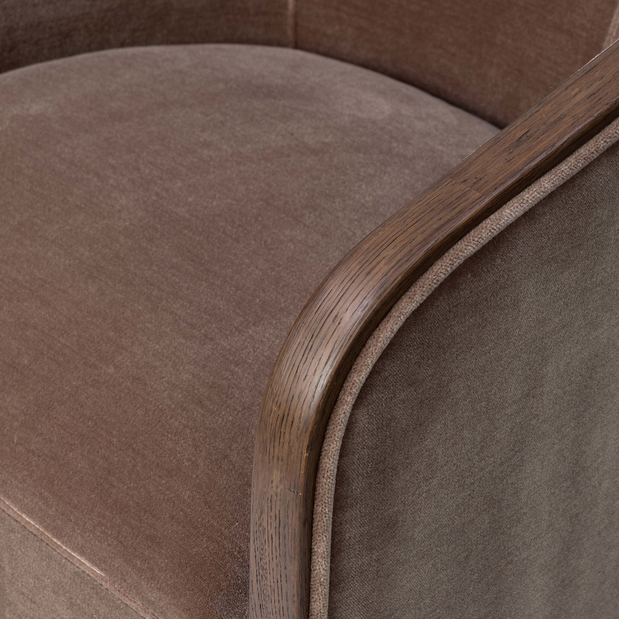 Voss Chair