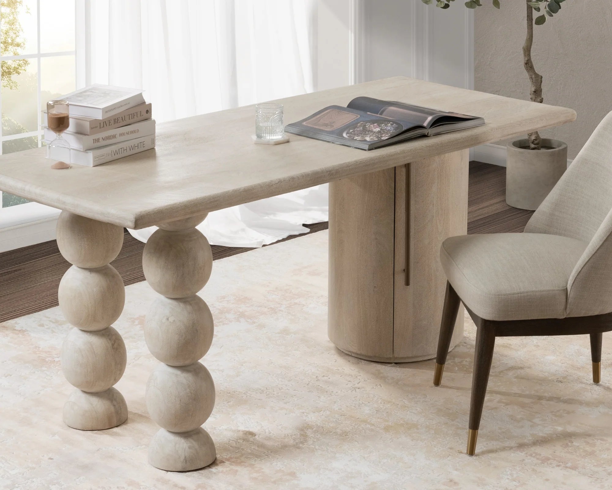 Amir Desk