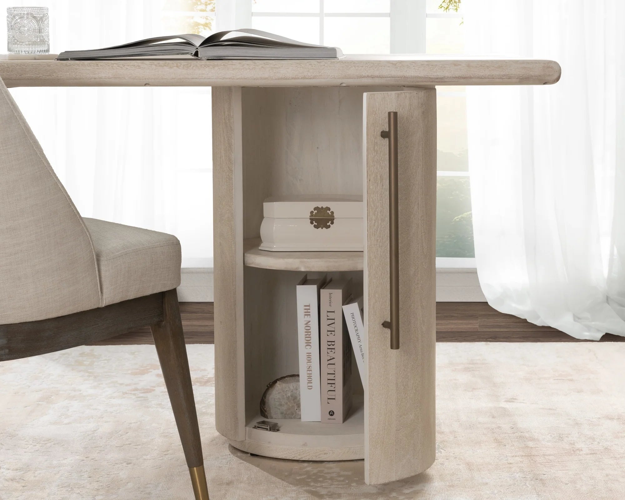 Amir Desk