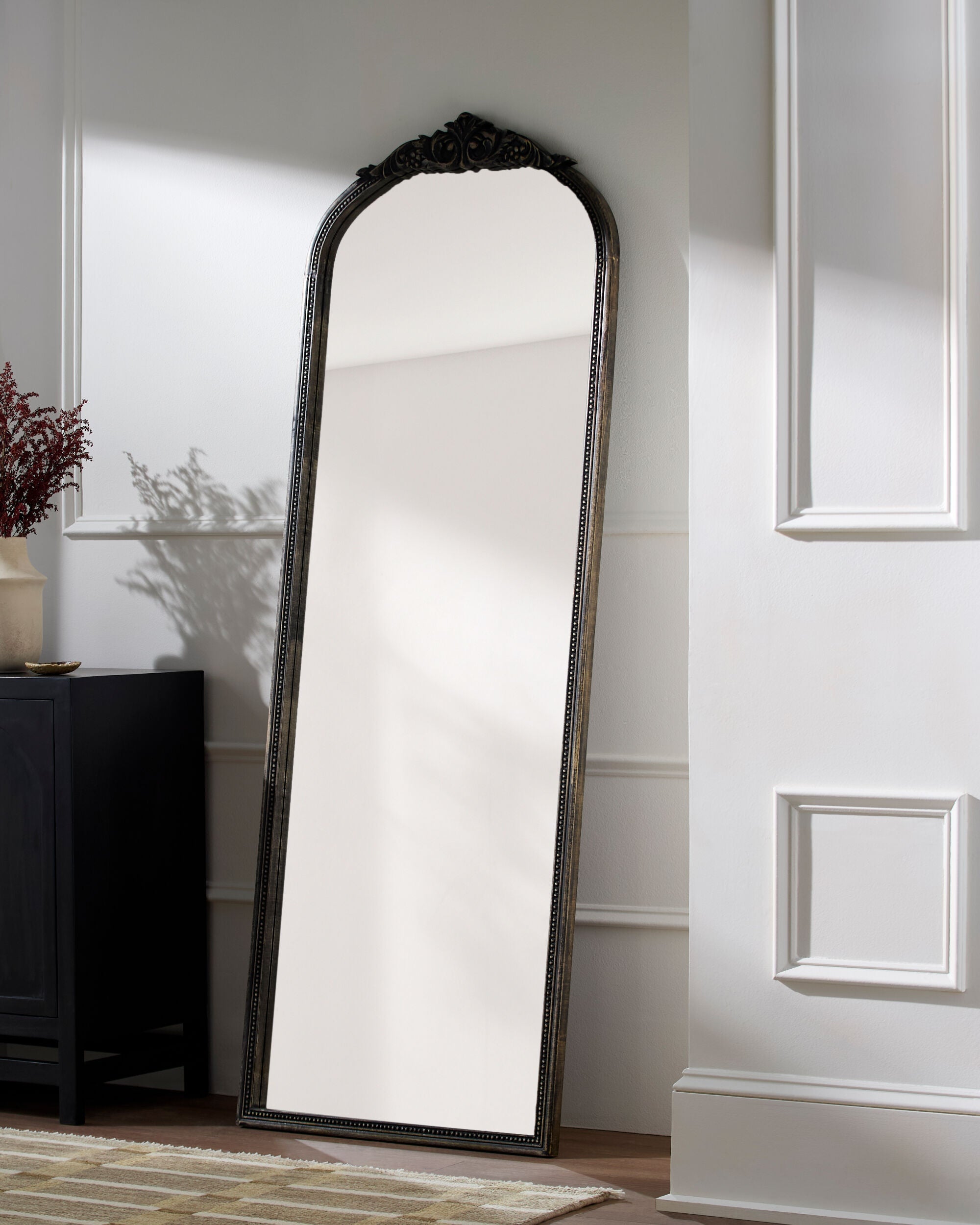 Suri Mirror