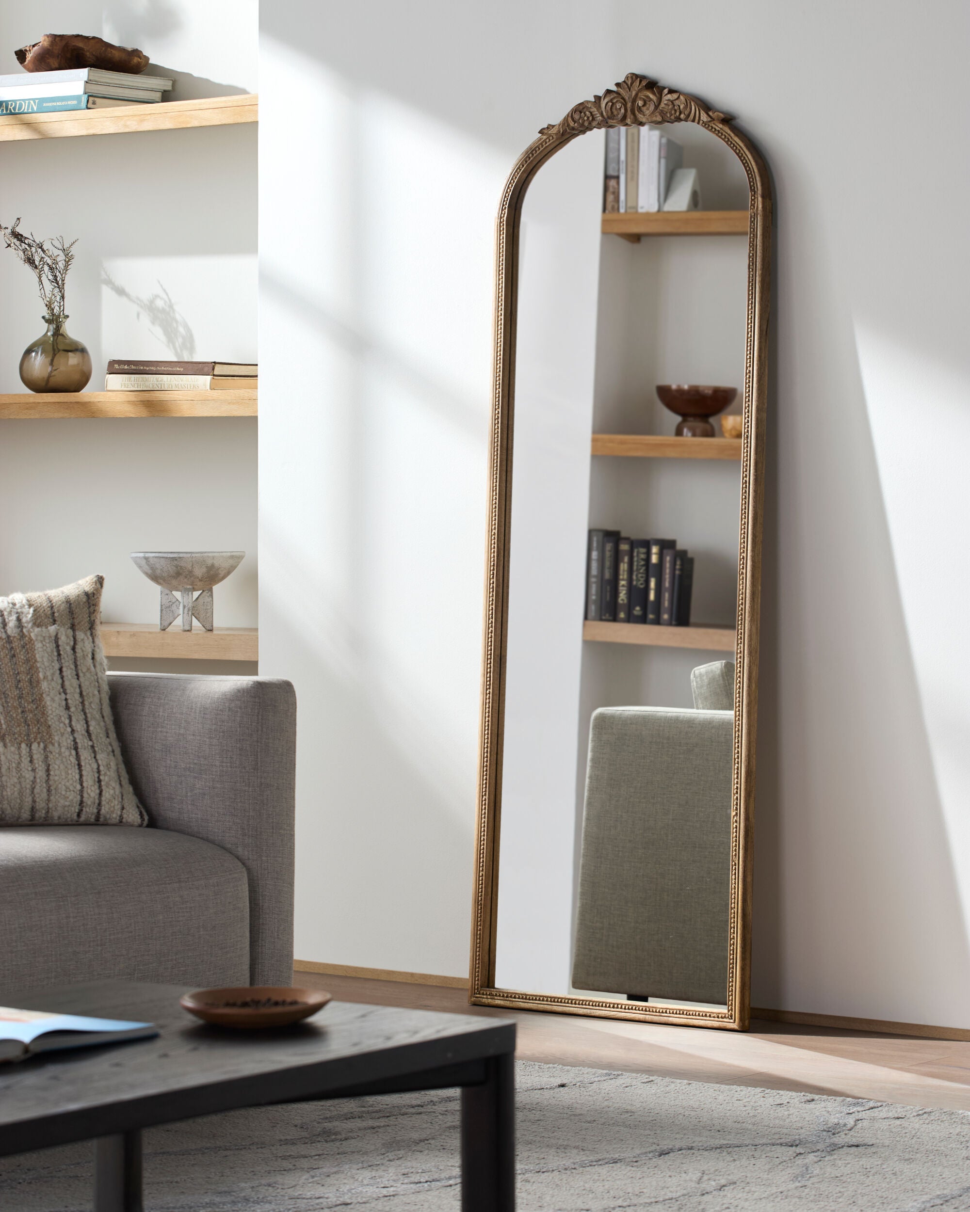 Suri Mirror
