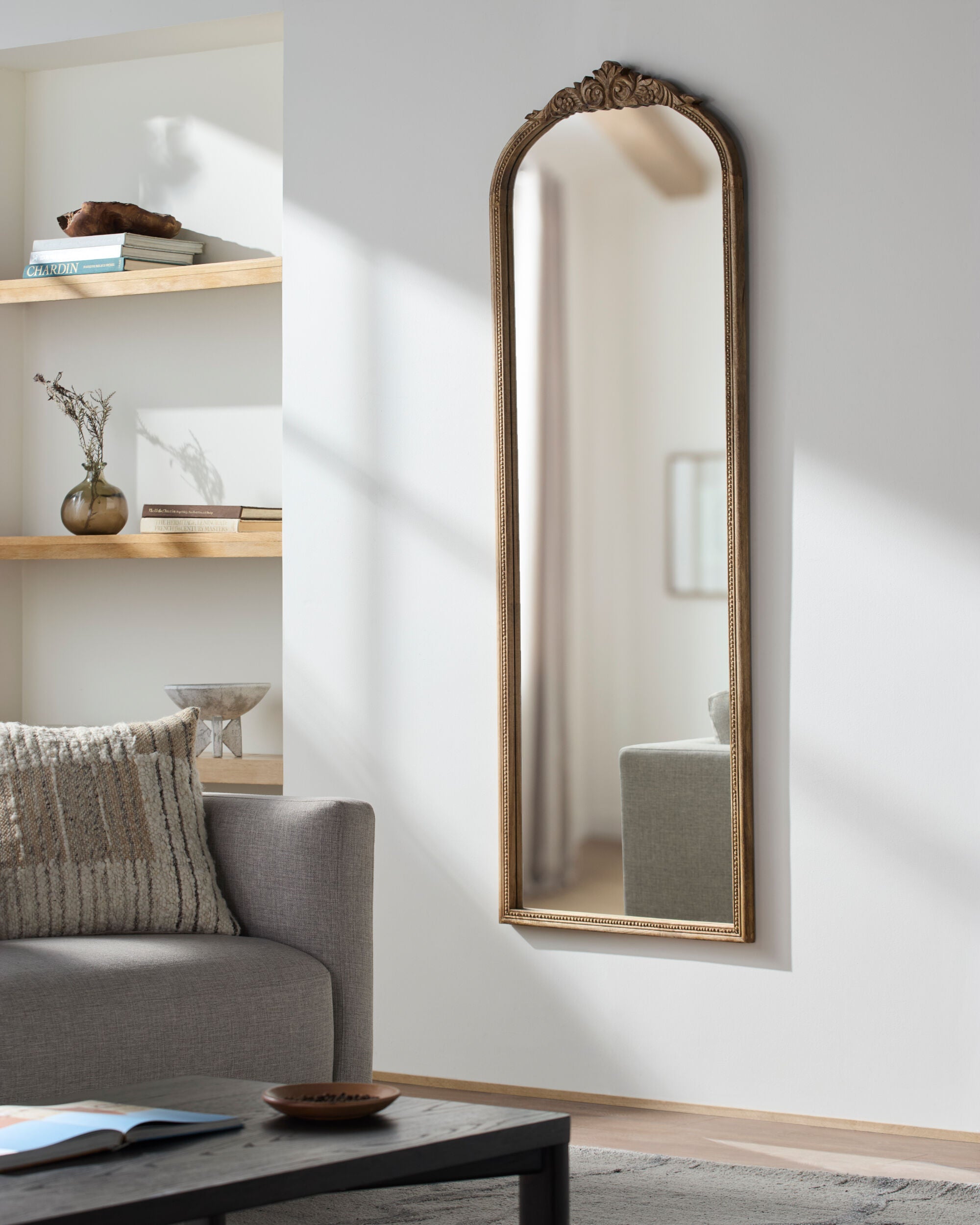 Suri Mirror